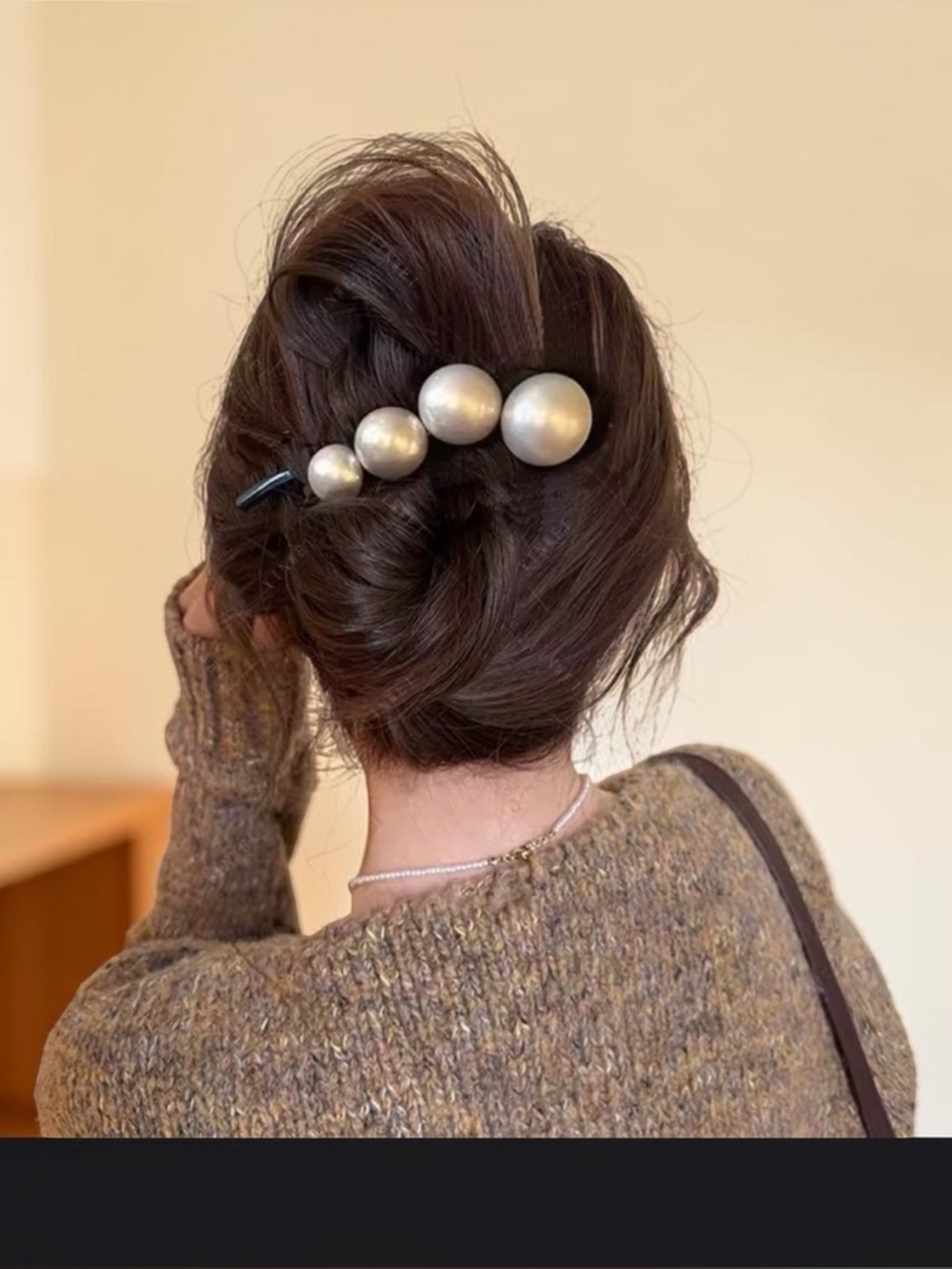 Decorative Hair Claw Clips | Pearl & Tortoise Shell Accent Hair Accessories - Picture 3 of 3